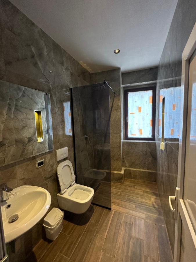 Hotel Gjallica Kukes Ngoại thất bức ảnh
