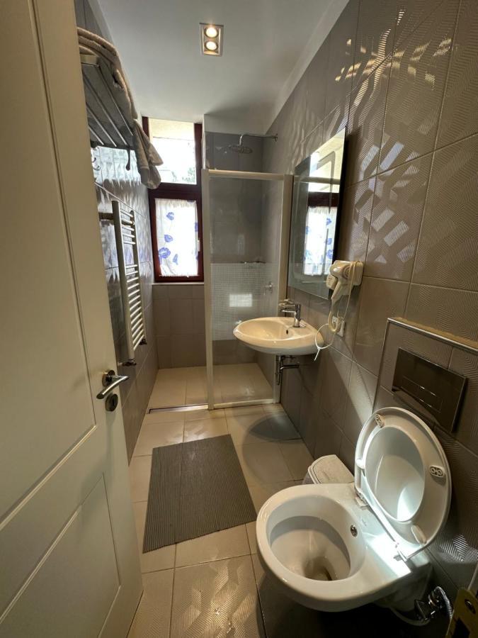 Hotel Gjallica Kukes Ngoại thất bức ảnh