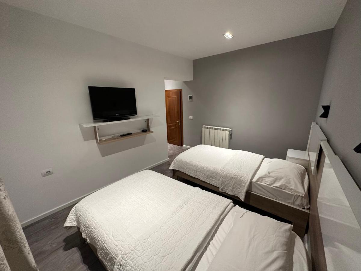 Hotel Gjallica Kukes Ngoại thất bức ảnh